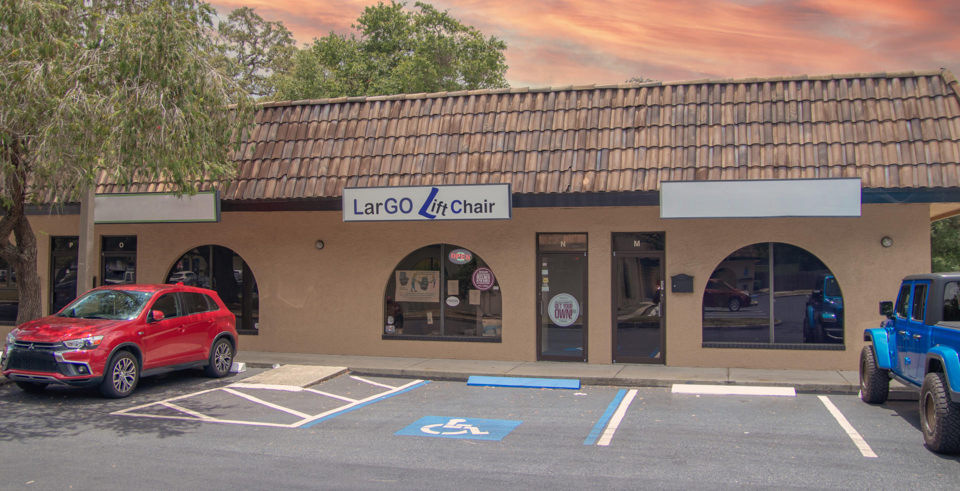 The store front of the Largo Lift Chair Showroom.